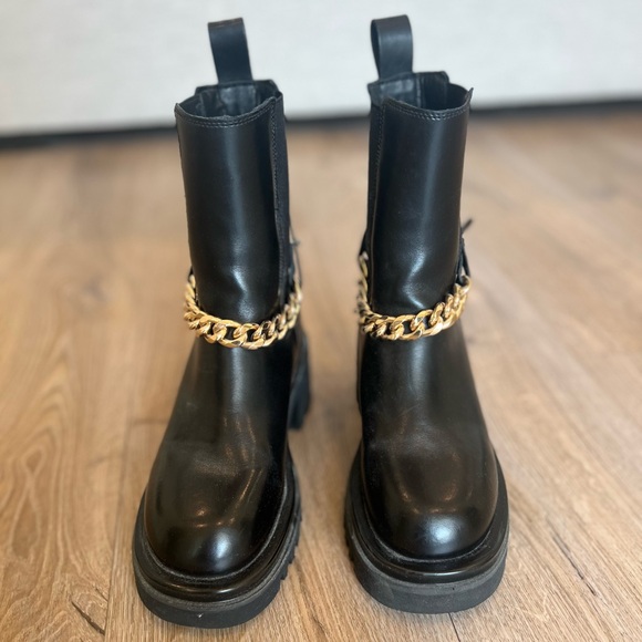 Motorcycle boot with removable gold chain. Size US 6. - Picture 2 of 5